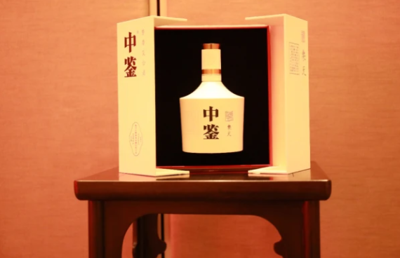 <strong>出道即火，这个酱酒品牌凭什么被众多行业专</strong>
